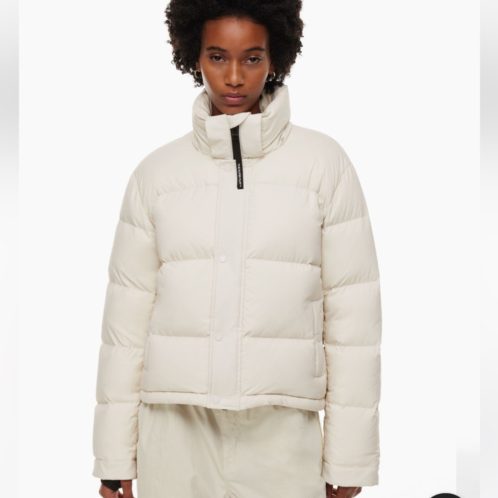 Aritzia Super Puff Shorty